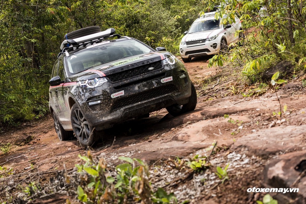 Xuyên qua rừng Lào cùng Land Rover Experience Tour